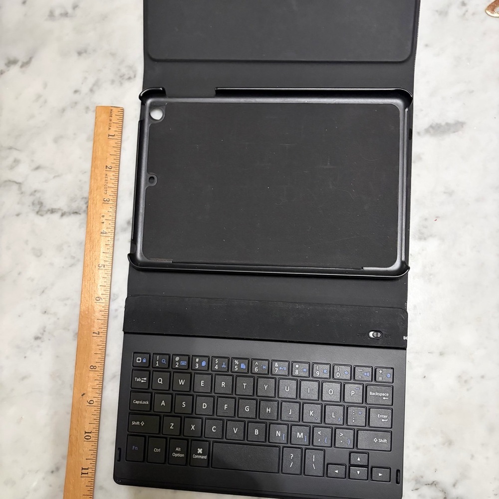 Kate spade Black and White Striped tablet case - Picture 8 of 8